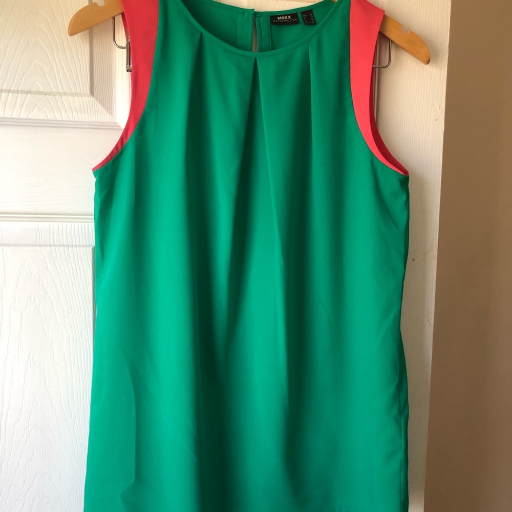 Sleeveless blouse